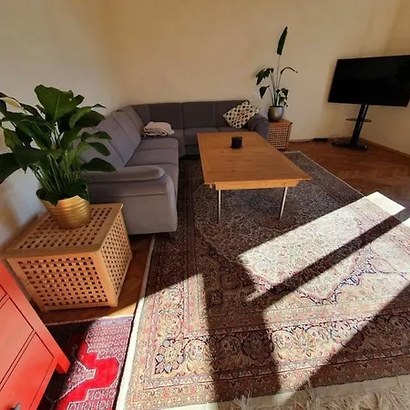Neu Renovierte Altbauwohnung Im Herzen Von 100qm * Στάιρ