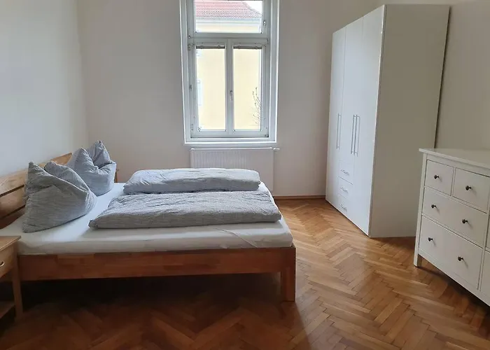 Daire Neu Renovierte Altbauwohnung Im Herzen Von 100qm *