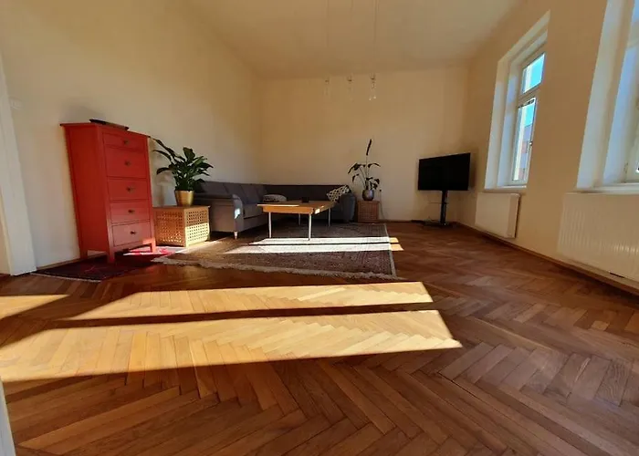 Daire Neu Renovierte Altbauwohnung Im Herzen Von 100qm