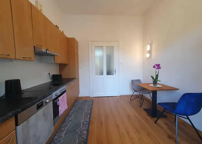 Lejlighed Neu Renovierte Altbauwohnung Im Herzen Von 100qm